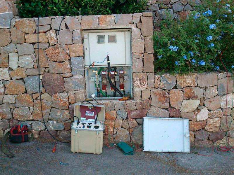 ESQUEMA DE LA PRUEBA DE RIGIDEZ DIELÉCTRICA